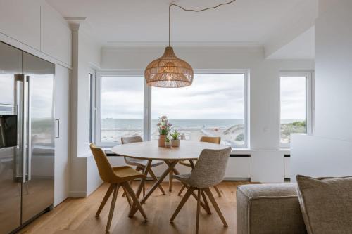 Heist Casa | Huswell - Bright & Stylish Apartment Near Beach with Sea view