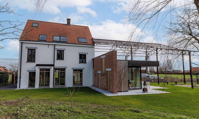 Ledegem Casa | Huswell - Charming Vacation Home with Lush Garden