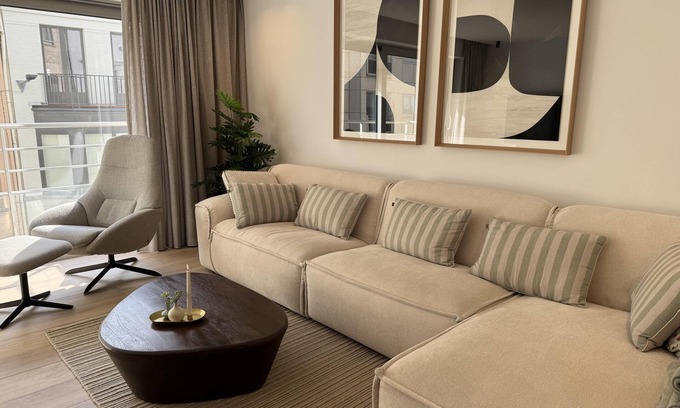 Heist Apartamento | Huswell - Modern Seaside Escape | Steps to Beach