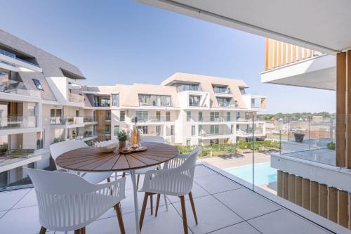 Nieuwpoort Apartamento | Huswell - Nice apartment with pool, parking & private spa