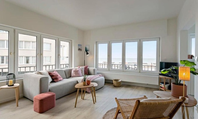 Mariakerke Apartamento | Huswell - Stylishly refurbished apartment with sea view