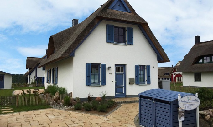 Zierow Casa | Huus Poeler Wiek: Bonita casa con techo de paja, cerca de la playa y la ciudad Patrimonio de la Humanidad de Wismar