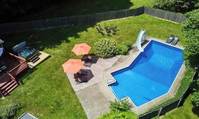 Poughkeepsie Casa | HV Spacious Retreat sleeps 13 w/Hot Tub
