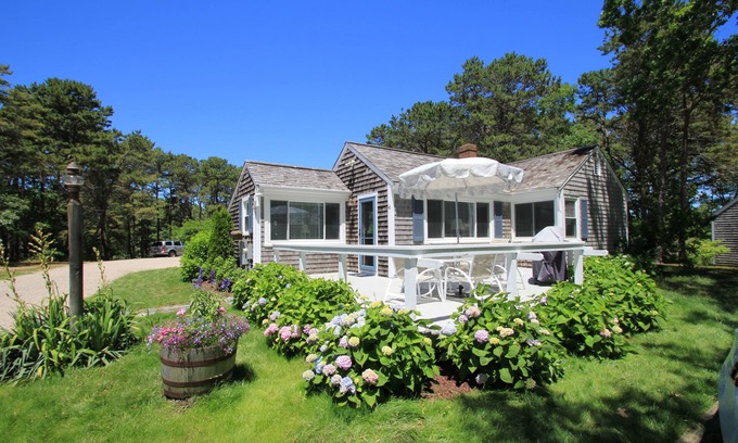Hyannis Port Casa | Harbor Village - vista al mar, a pie de playa privada.