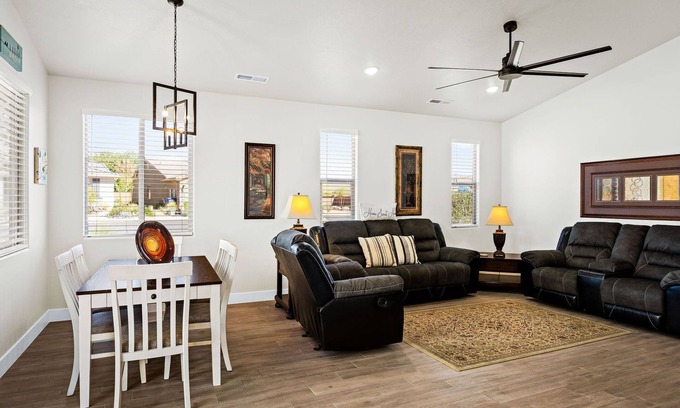 Sienna Hills Casa | Hyatt Home Pet Friendly! Community pool and hot tub!