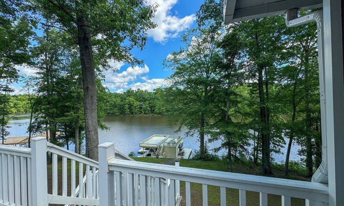 Leasburg Casa | Hyco Hills Hideaway- private location, close to VIR, fast wi-fi, HOT TUB