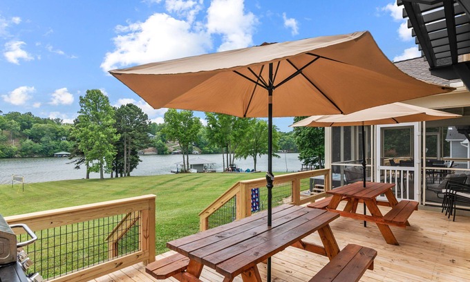 Semora Casa | Hyco Paradise / Hot tub / Lake-front / Fire-pit / Game-room / Incredible VIews