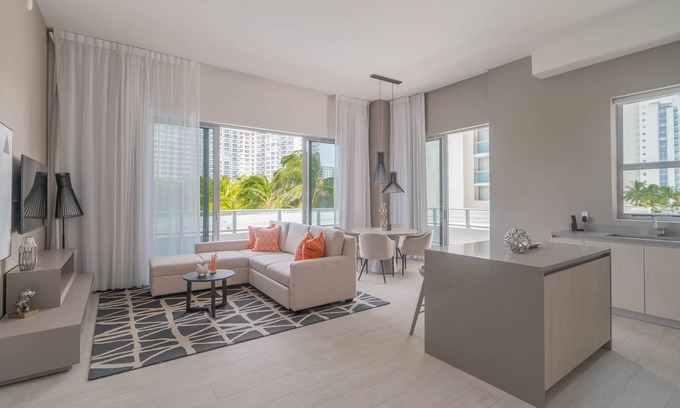 Hallandale Beach Apartamento | HYDE Beach House - 2BR High Ceiling Corner Suite!