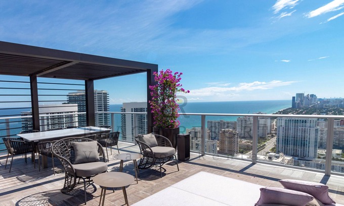 Hollywood South Central Beach Apartamento | HYDE Beach House Resort Rental