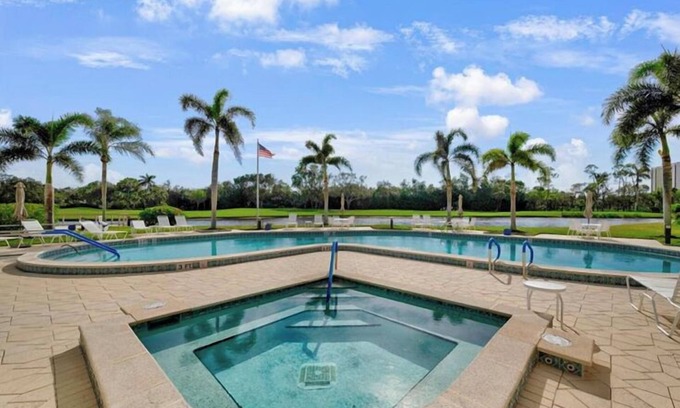 Pelican Bay Condominio | Hyde Park 406A in Pelican Bay Naples Fl Spacious 3 bedroom condo fully equipped