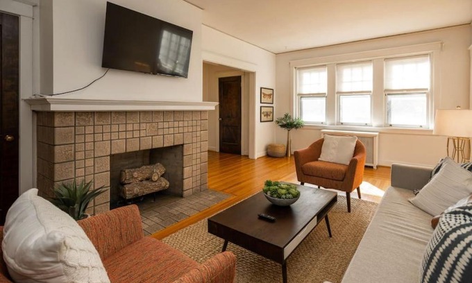 Hyde Park Apartamento | Hyde Park Comfort with Office Near Everything