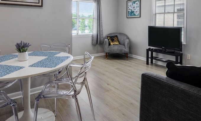 Hyde Park Apartamento | Hyde Park, King Bed w/Office by Bayshore, TGH, UT
