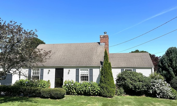 Middletown Casa | Hydrangea House! Beach house with deck, yard & play space - 2 miles to the beach