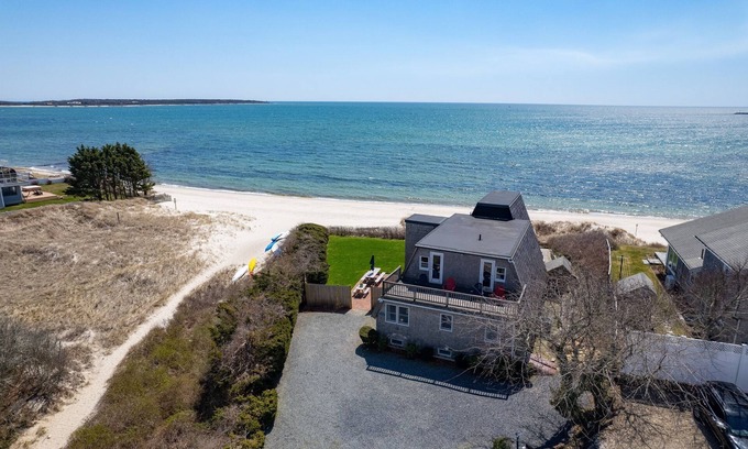 Hyannis Casa | Hydrangeas by the Sea