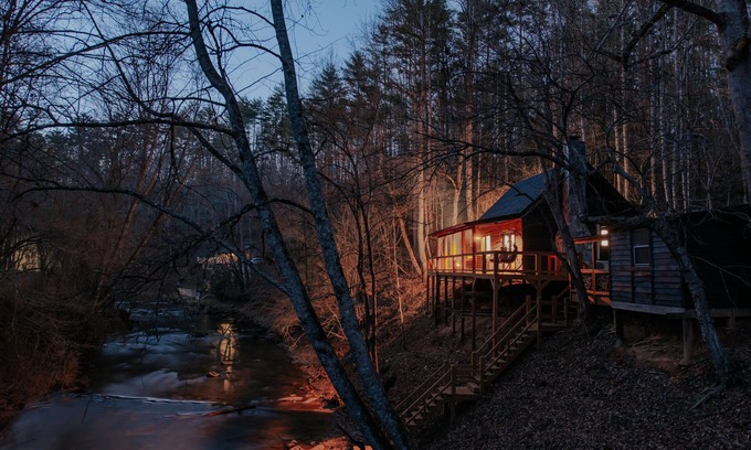 Cashes Valley Cabina | Hygge Hollow Cabin on Fightingtown Creek