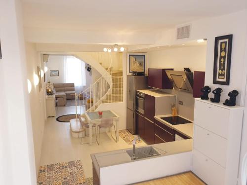Antibes Old Town Apartamento | hyper centre Antibes maison de villes 100m2 ; terrasse 20 m2