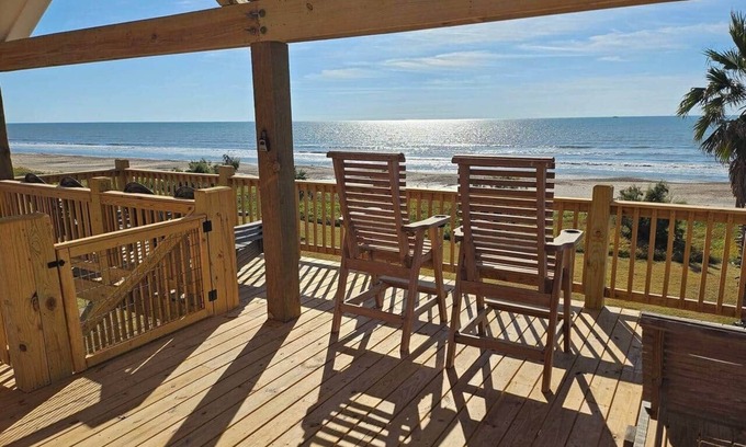 Port Bolivar Casa | Hypnotic Beach View! Sleeps 20