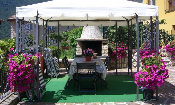 Oldesio Apartamento | I Fiori-Rebomaholidays, in the historic center with marvellous lake view