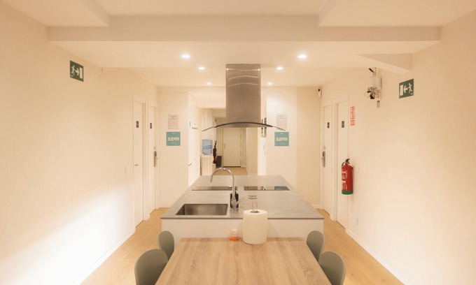 Cuatro Caminos Hotel | I'M Room Suites Nuevos Ministerios - Bernabeu 'Digital Access'