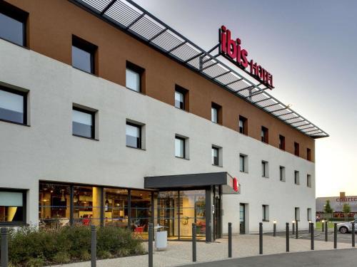 Montceau-les-Mines Hotel | ibis Montceau les Mines