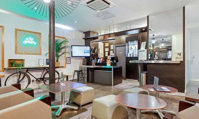 Porte-Saint-Martin Hotel | ibis Styles Paris République