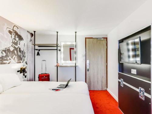 Saint-Denis Hotel | Ibis Styles Paris Saint Denis La Plaine