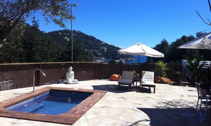 Cala Sant Vicente Cabaña | Casa Ibicenca con gran jacuzzi exterior y vistas al mar. (ETV/0893.E)