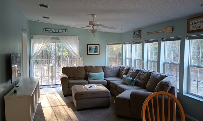 Branford Casa | Ichetucknee & Ginnie Springs, Sante Fe & Suwanee Rivers & Divers Woods Retreat