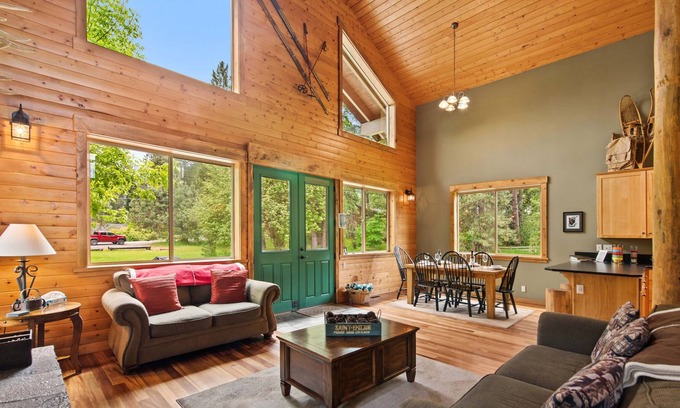 Leavenworth Cabina | Icicle Creek Lodge-Cozy Luxury Cabin*Hot Tub*Close to Town*Fireplace*Deck*BBQ