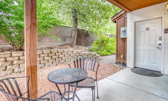 Downtown Leavenworth Apartamento | Icicle Village Resort 401 & 402: Ponderosa Hideaway