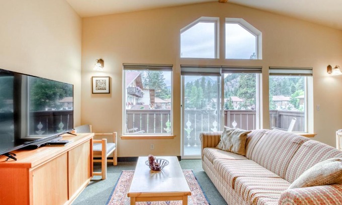 Downtown Leavenworth Apartamento | Icicle Village Resort 507 & 508: Alpine Reflections