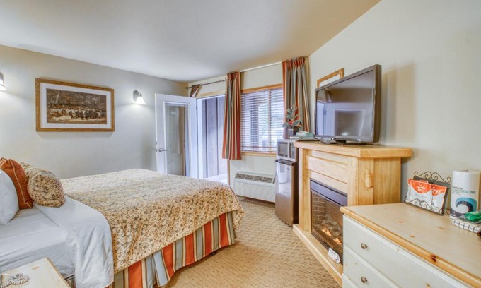 Downtown Leavenworth Casa | Icicle Village Resort 402: Juniper Studio