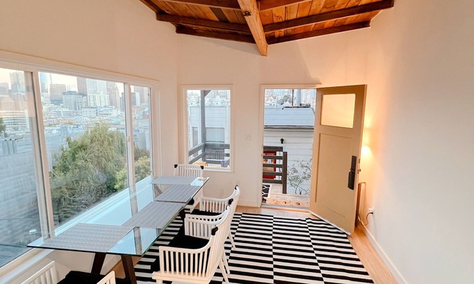 Financial District Cabaña | Iconic 2BR, Bay Views, Walk to SF Landmarks- Detached Cottage, at the Park