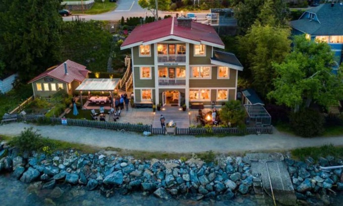 Gibsons Casa | Iconic 3-Story Waterfront 'Marina House' w/View