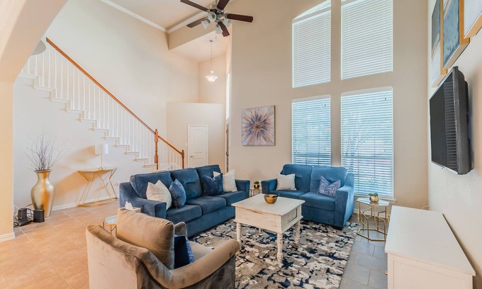 Irving Casa | Iconic Irving 3BD Home w/ King Bd Near DFW+Airport