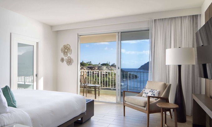 Lihue Hotel | Iconic Resort Stay Near Lihue's Breathtaking Trails | Outdoor Pool