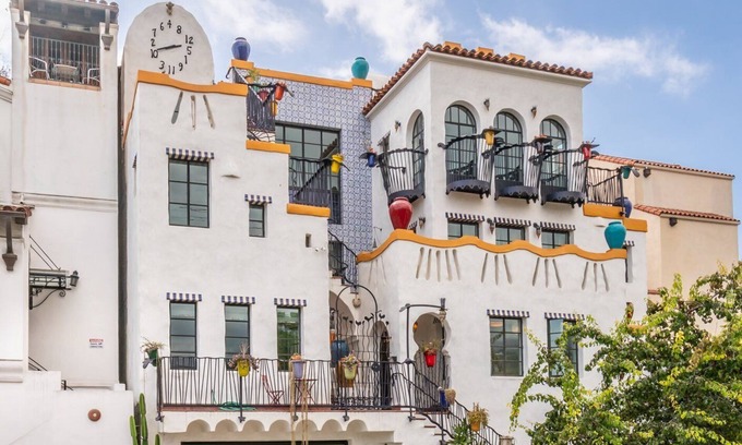 Laguna Apartamento | Estilo icónico y detalles coloridos: ¡impresionante casa en el centro de Santa Bárbara! *NUEVO*