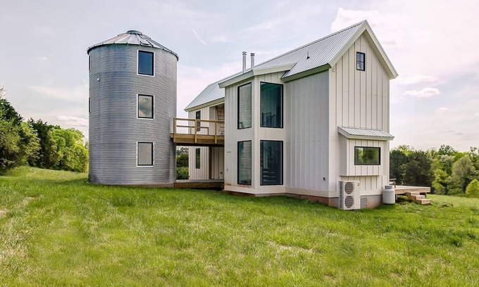 Cedar Mountain Casa | Icónica granja de Virginia con silo amueblado