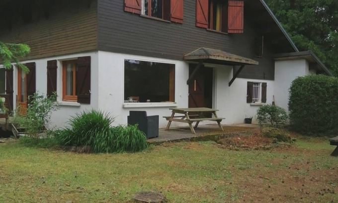 Saint-Sauveur-Camprieu Chalet De Esquí | Idéalement Situé au Centre du Village Près du lac du Bonheur