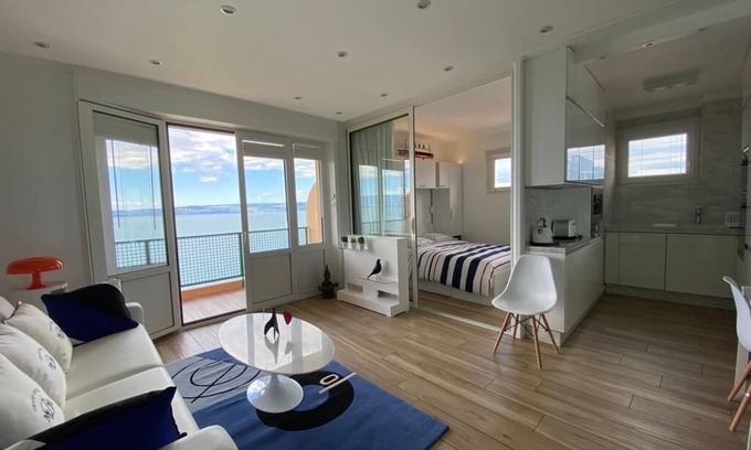 Evian-les-Bains Apartamento | Idéalement Situé sur les Quais D'evian Avec vue Panoramique sur le lac Léman