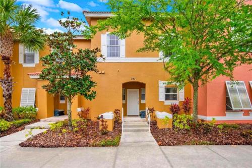 Kissimmee Apartamento | Ideal 3 BR Resort Villa with Laundry