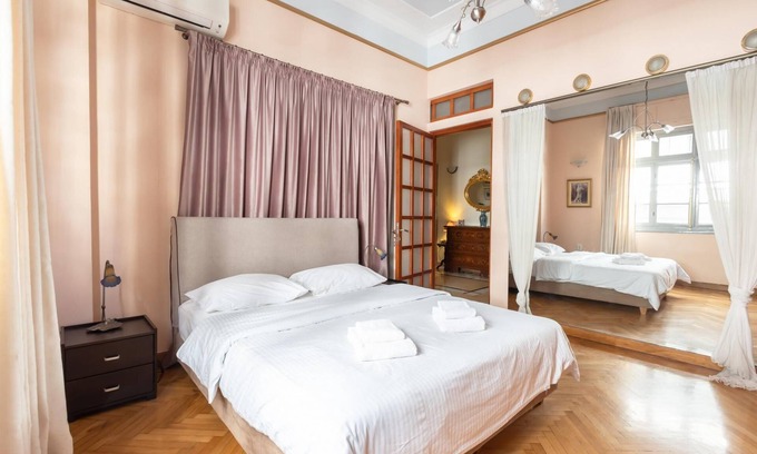 Plaka Apartamento | Ideal 4 bdr Apartment in Plaka for 10