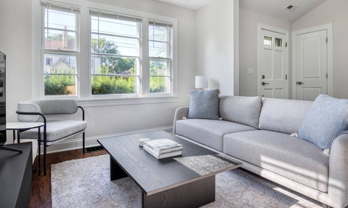 Arlington Heights Apartamento | Ideal Arlington Heights 2BR House, near I-90, by Blueground