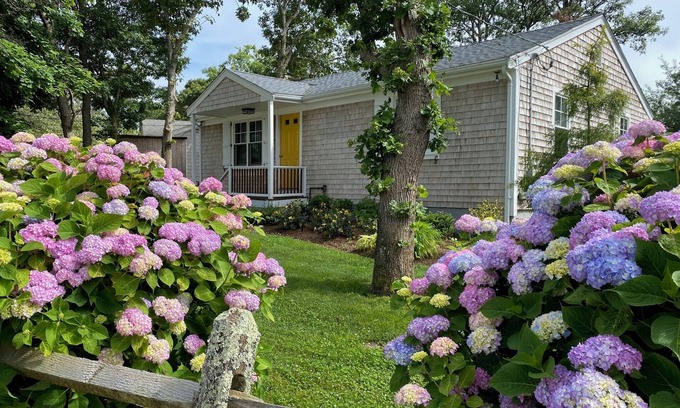 Edgartown Casa | Maravillosamente actualizado, Walk to Town, Aire acondicionado central, Cocina a gas