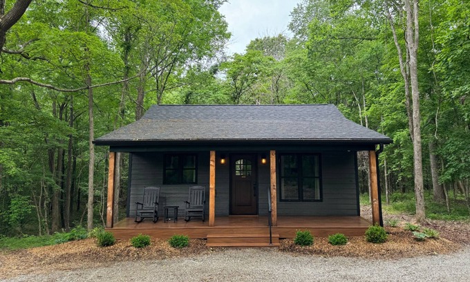 Carbondale Cabina | Ideal Couple's Wooded Retreat near Giant City Park