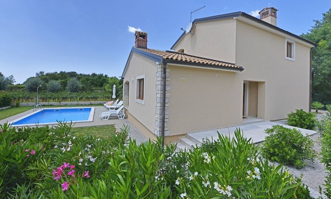 Mofardini Cabaña | Preciosa casa de campo en Radetici con piscina