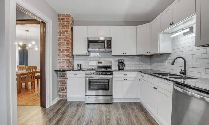 North Buffalo Apartamento | Ideal & Exquisite Elmwood Village Victorian