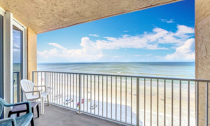 New Smyrna Beach Condominio | Ideal Family Friendly Beach Vacay. Beachfront & Steps to Flagler Ave