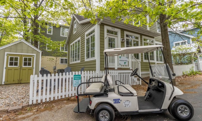 Michigan City Casa | Ideal Family Getaway Home! 2bed 2bath sleeps 6, carrito de golf incluido!