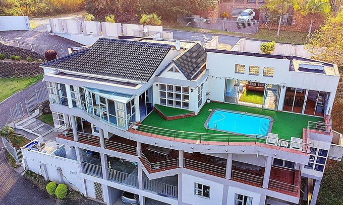 Ramsgate South Casa | IDEAL Family Holiday Home / 8-bedroom house in Ramsgate with calming sea views